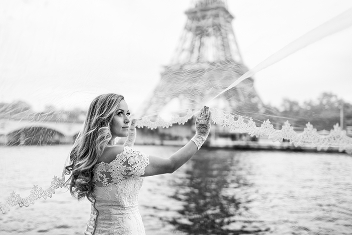 Une belle photo d'une mariée à Paris