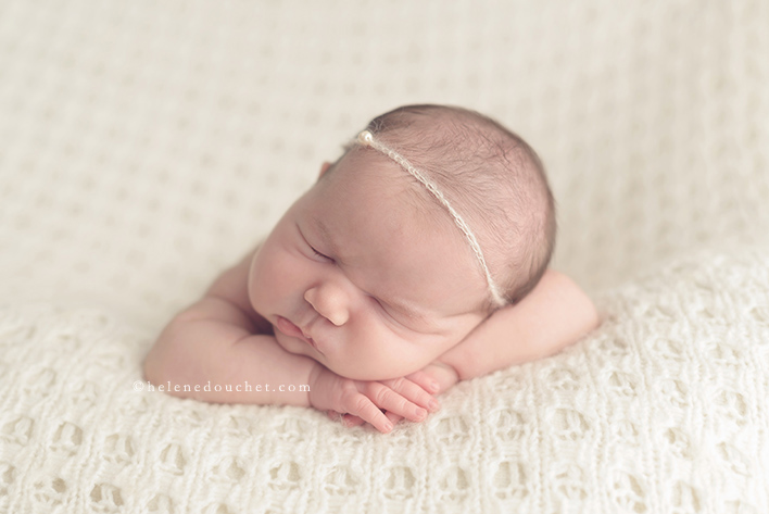 Photo nouveau-né - baby posing - par Hélène Douchet 