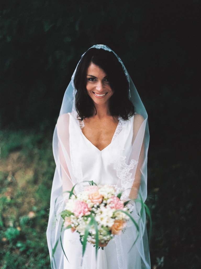 Photo d'une mariée souriante par Michael Ferire