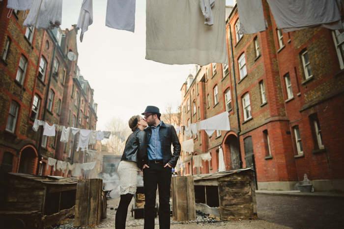 Des mariés dans la ville - Photographe de mariage urbain