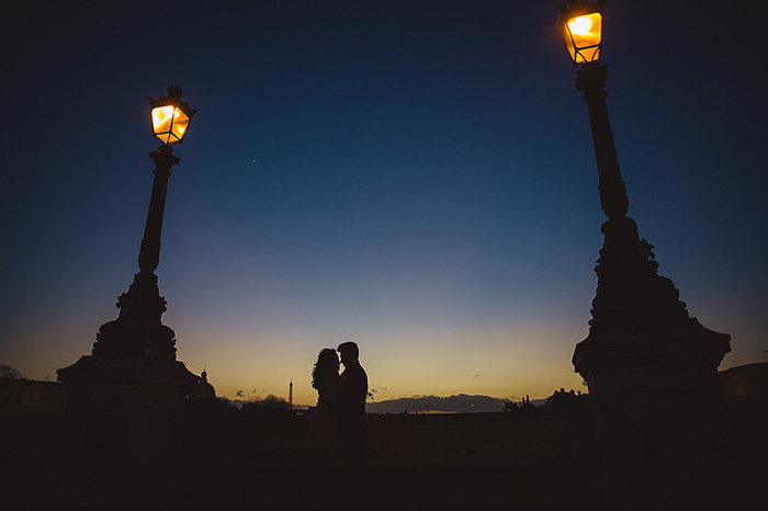 Photo de couple au coucher du soleil, par Jacques Mateos, photographe de mariage