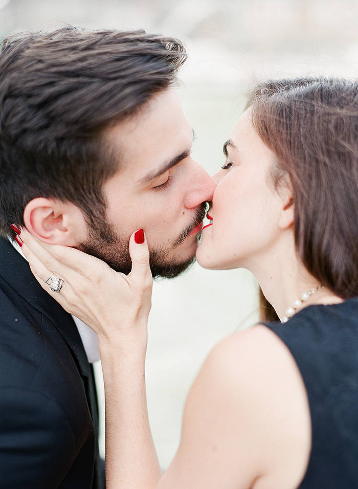 Photo de couple - le baiser - Argentique - Par Marie Filmphotographer 