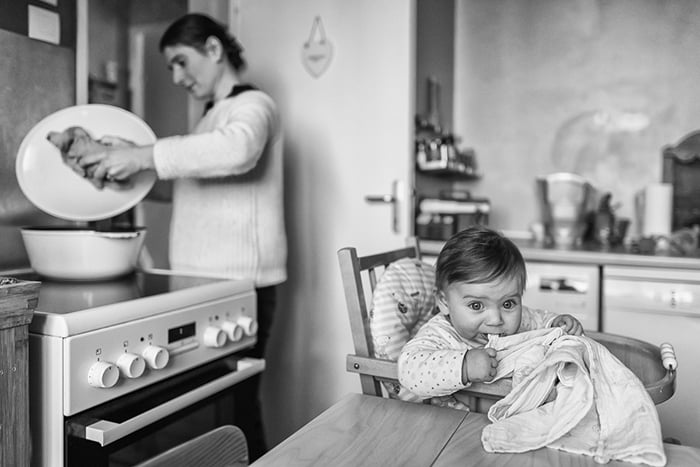 Une scène du quotidien photographié par Maryline Krynicki. Un reportage documentaire artistique pour les familles.