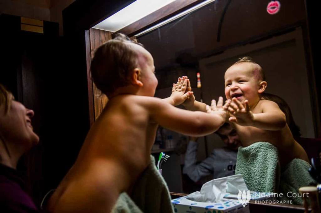 Joyeux bazar, collectif de photographes La joie d'un bébé, son quotidien, reportage documentaire de Nadine Court pour le COllectif Joyeux Bazar.