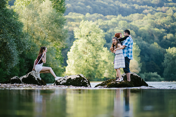 Photo de famille : 4 astuces pour des images naturelles et plaines de vie !