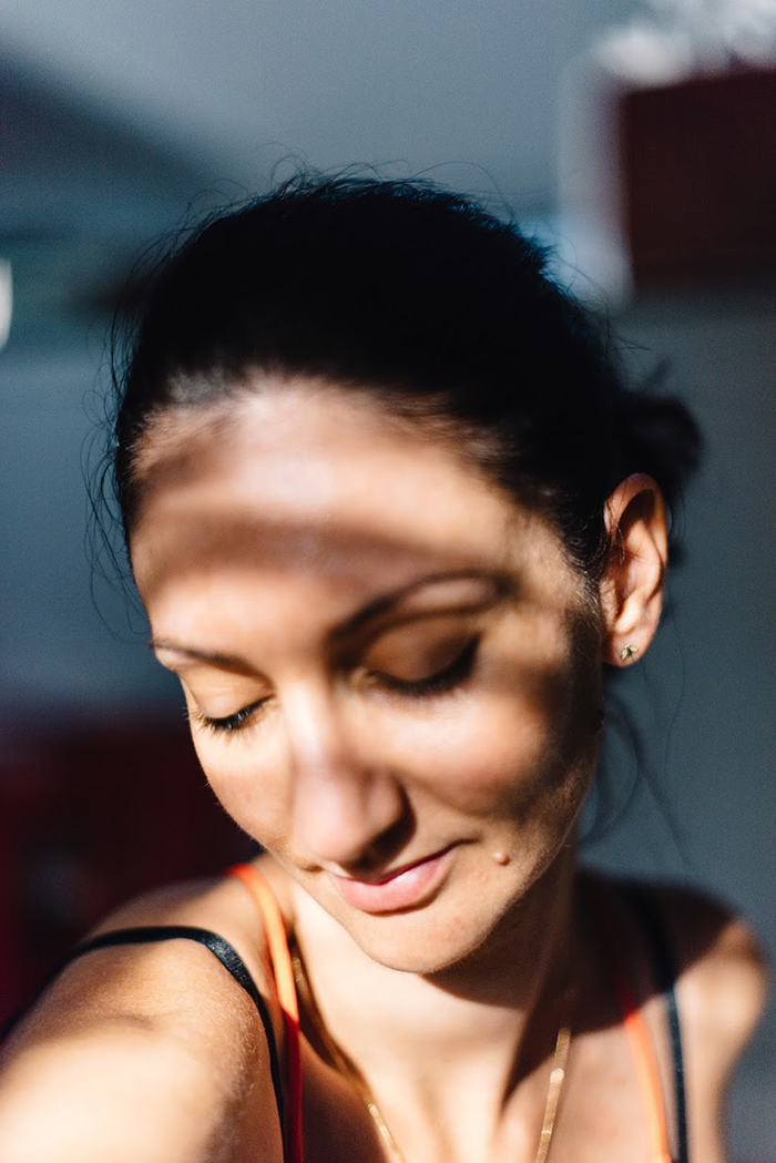 Le contraste de la lumière pour donner de la profondeur à un portrait.