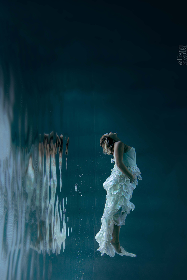 Photo sous-marine, en piscine par Alison Bounce.