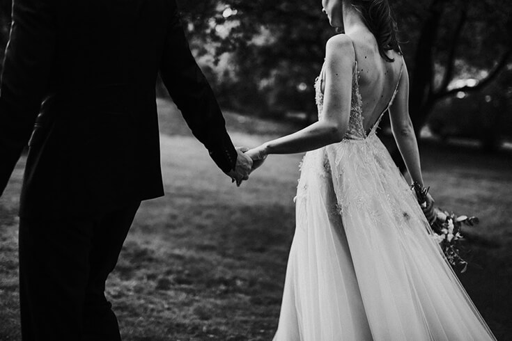 Photo de couple en noir et blanc.